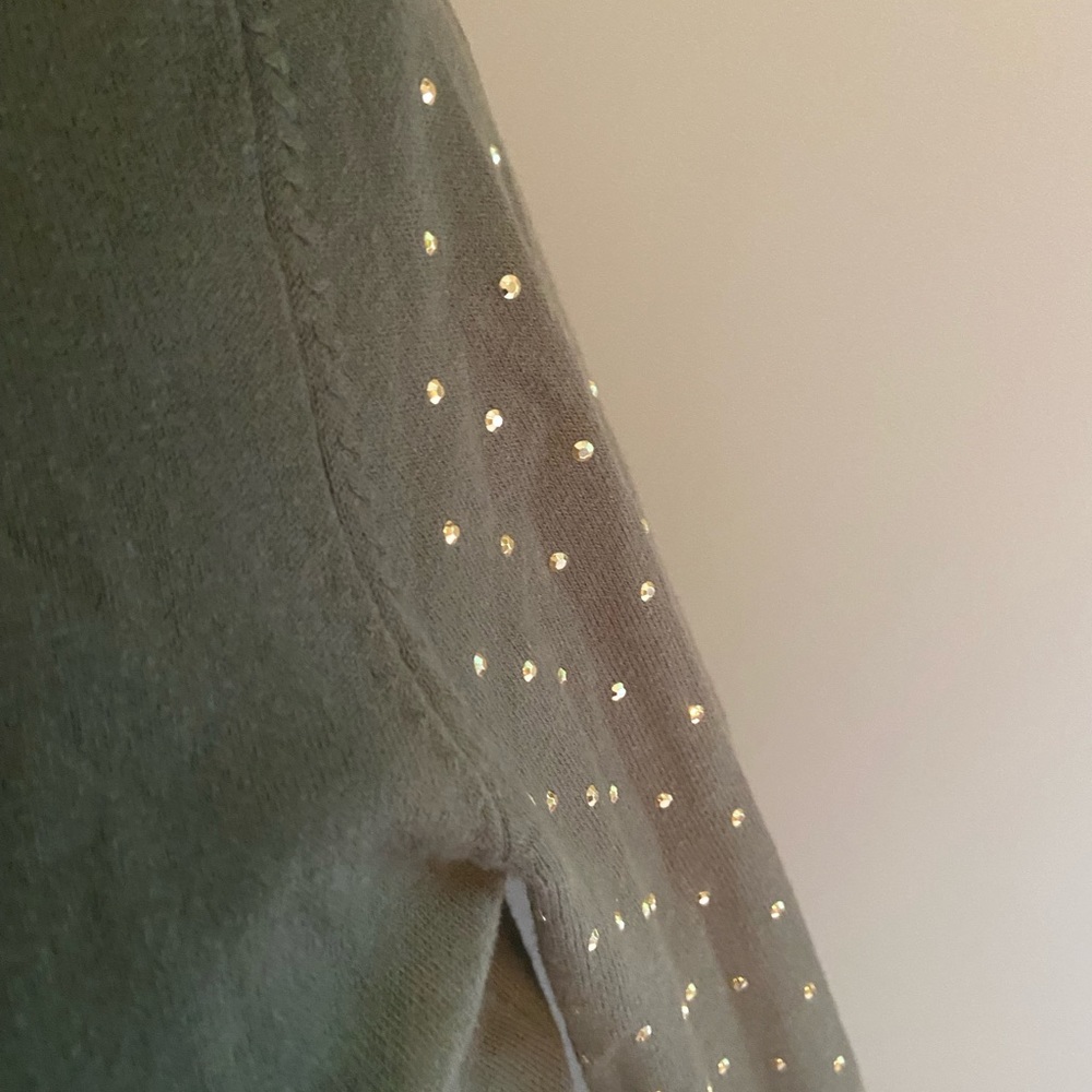 Express Sweater - Picture 3 of 4
